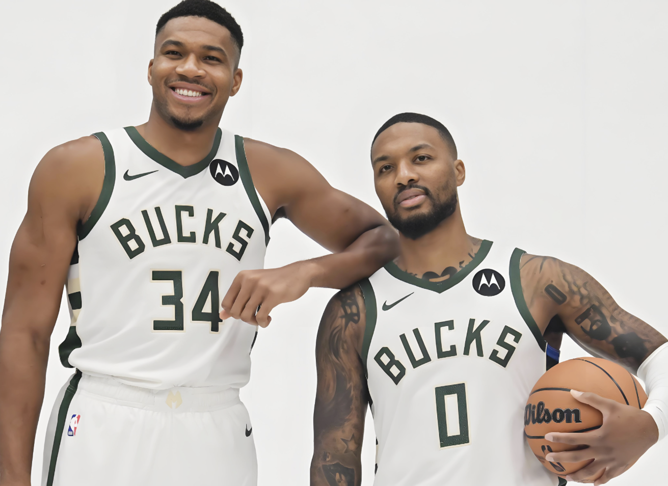 字母哥猛扇希腊队友后脑勺！疑似霸凌被喷，在NBA受委屈来发泄？