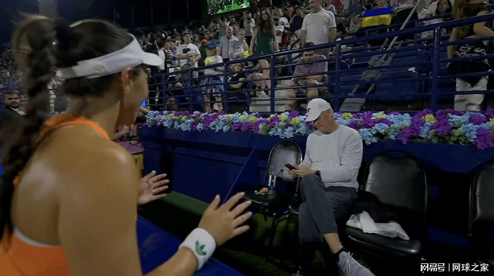 九游体育-笑死！佩古拉夺冠遭教练无视，采访科达女主持离谱口误变翻车现场