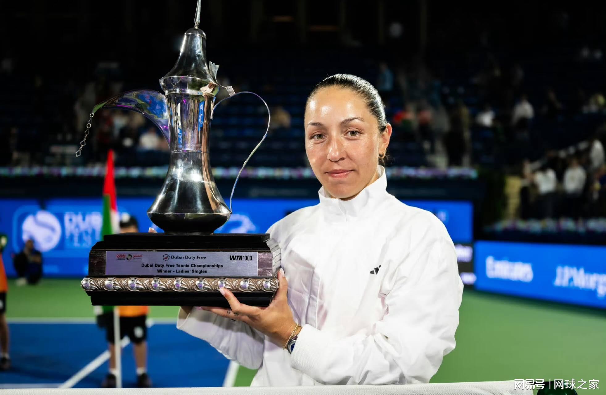 九游体育-笑死！佩古拉夺冠遭教练无视，采访科达女主持离谱口误变翻车现场
