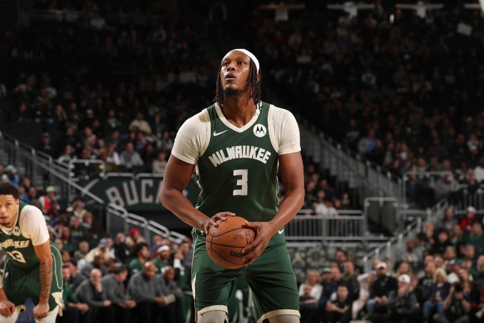 九游体育-字母哥27+9+8复出首胜！雄鹿灭爵士结束4连败 乔治22分