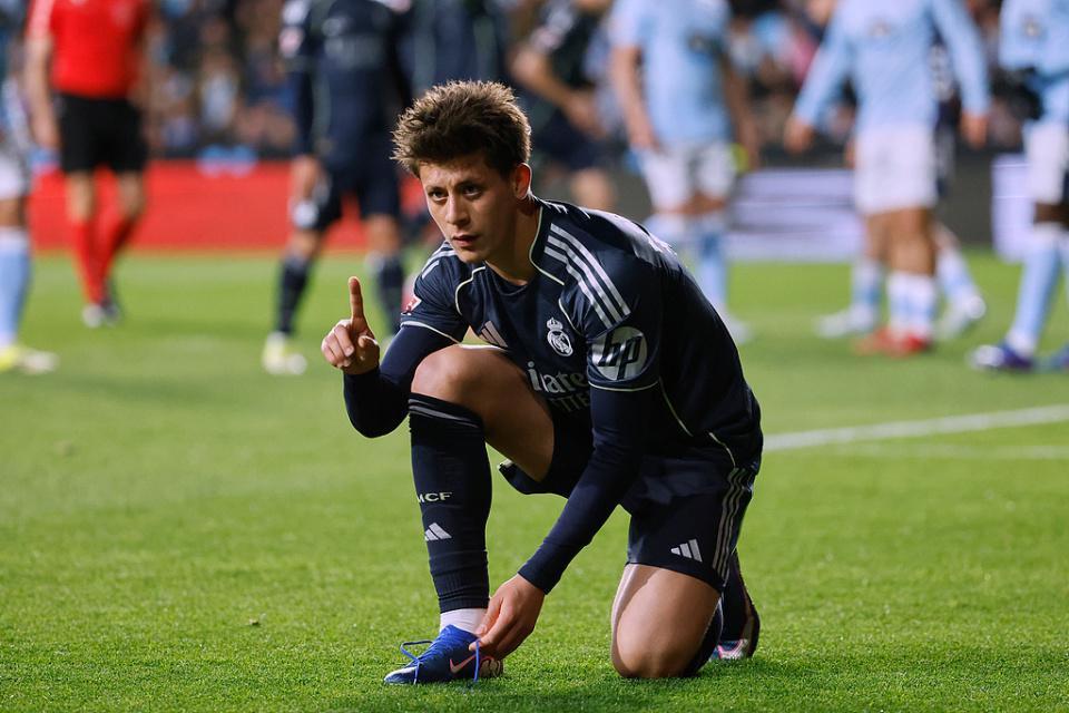 九游娱乐-送助攻仍被换下！9000万红星1个月2次不满主帅 蔑笑嘲讽：总是我