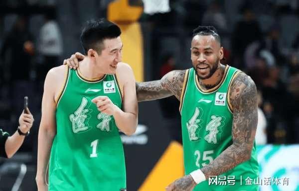 九游app-唉！20场比赛15场0分，场均1分却经常首发，网友：他到底啥来头？