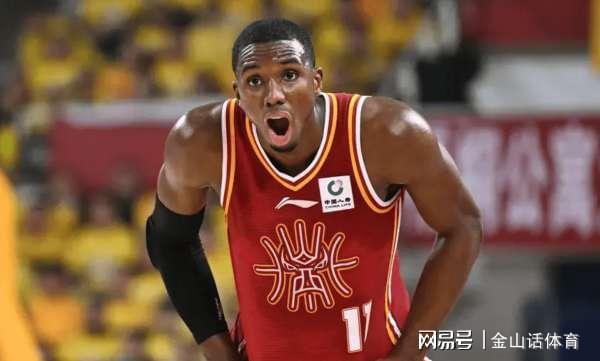 九游app-唉！20场比赛15场0分，场均1分却经常首发，网友：他到底啥来头？